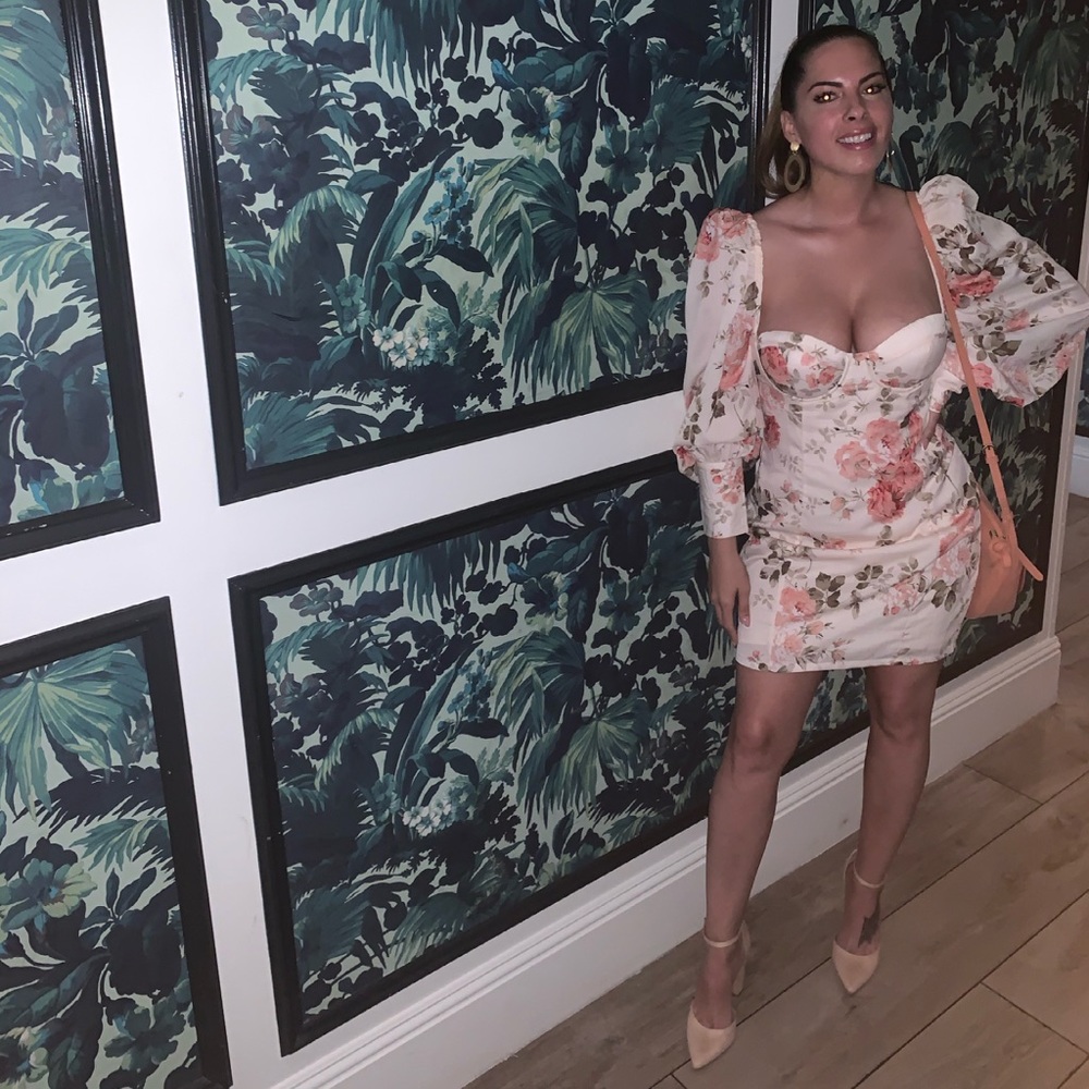 Long sleeve short dress